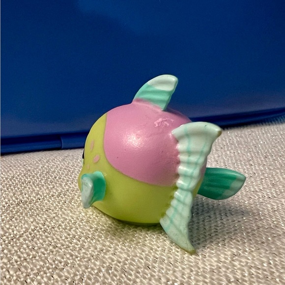 Littlest Pet Shop LPS #513 Pink Octopus #514 Green Fish with seaweed accessory - Picture 5 of 9